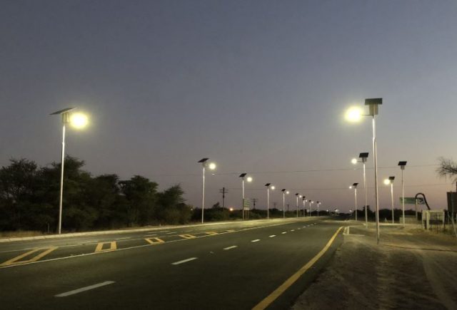 ZAMBIE : RDA a commencé à installer des lampadaires solaires (图1)