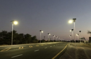 زامبيا: بدأت RDA في تركيب مصابيح الشوارع الشمسية(图1)